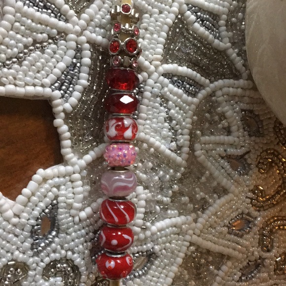 12 beads in various shades of red and pink. - Picture 2 of 5